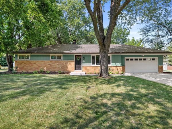 N57W18198 Juniper LANE, Menomonee Falls, WI 53051