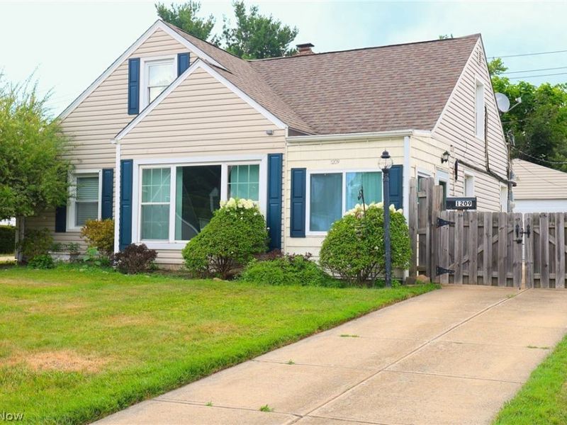 1209 Commonwealth Avenue, Mayfield Heights, OH 44124 Photo 2
