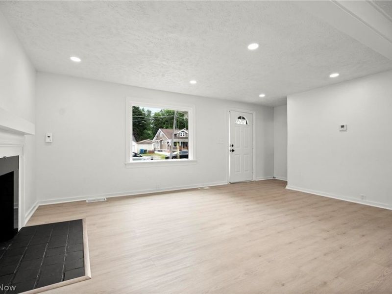 191 E Martin Street , Amherst, OH 44001 Photo 9