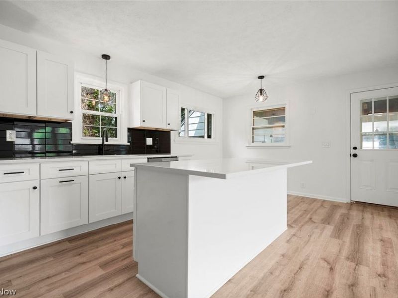 7018 Manor Drive , Elyria, OH 44035 Photo 4