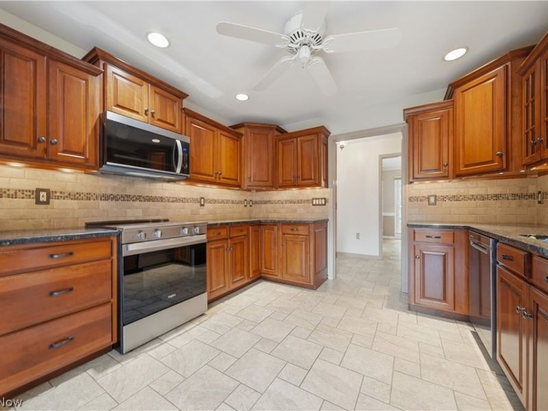 1219 Briarview Avenue NW, North Canton, OH 44720 Photo 8