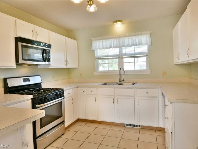 10420 Carrie Drive , New Middletown, OH 44442 Photo 9