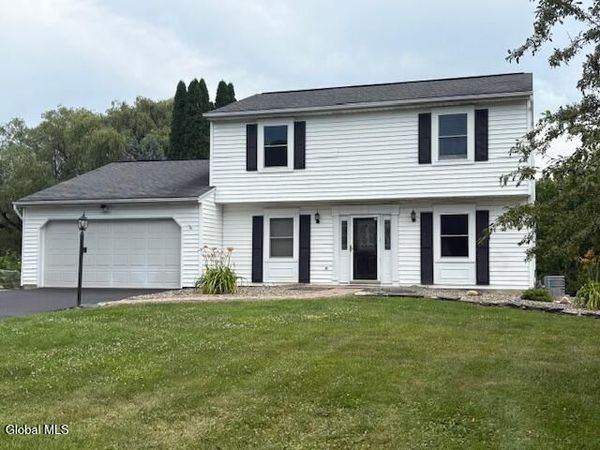 12 S Mallards Landing, Waterford, NY 12188