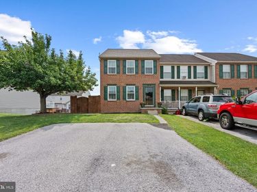 1240 WANDA DRIVE, HANOVER, PA 17331
