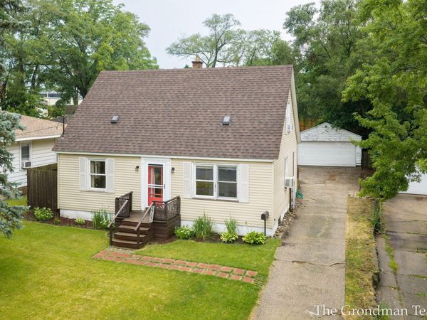 2707 Charlesgate Avenue SW, Wyoming, MI 49509
