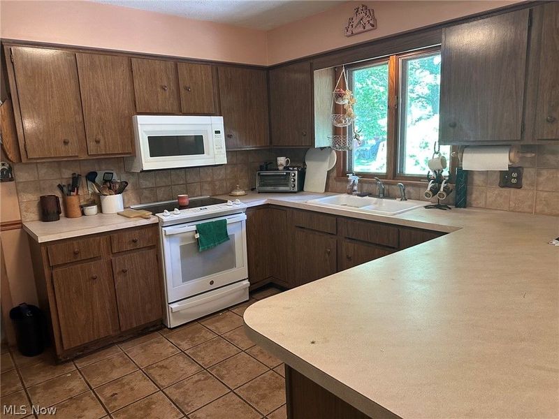 477 Catalina Drive, Akron, OH 44319 Photo 5