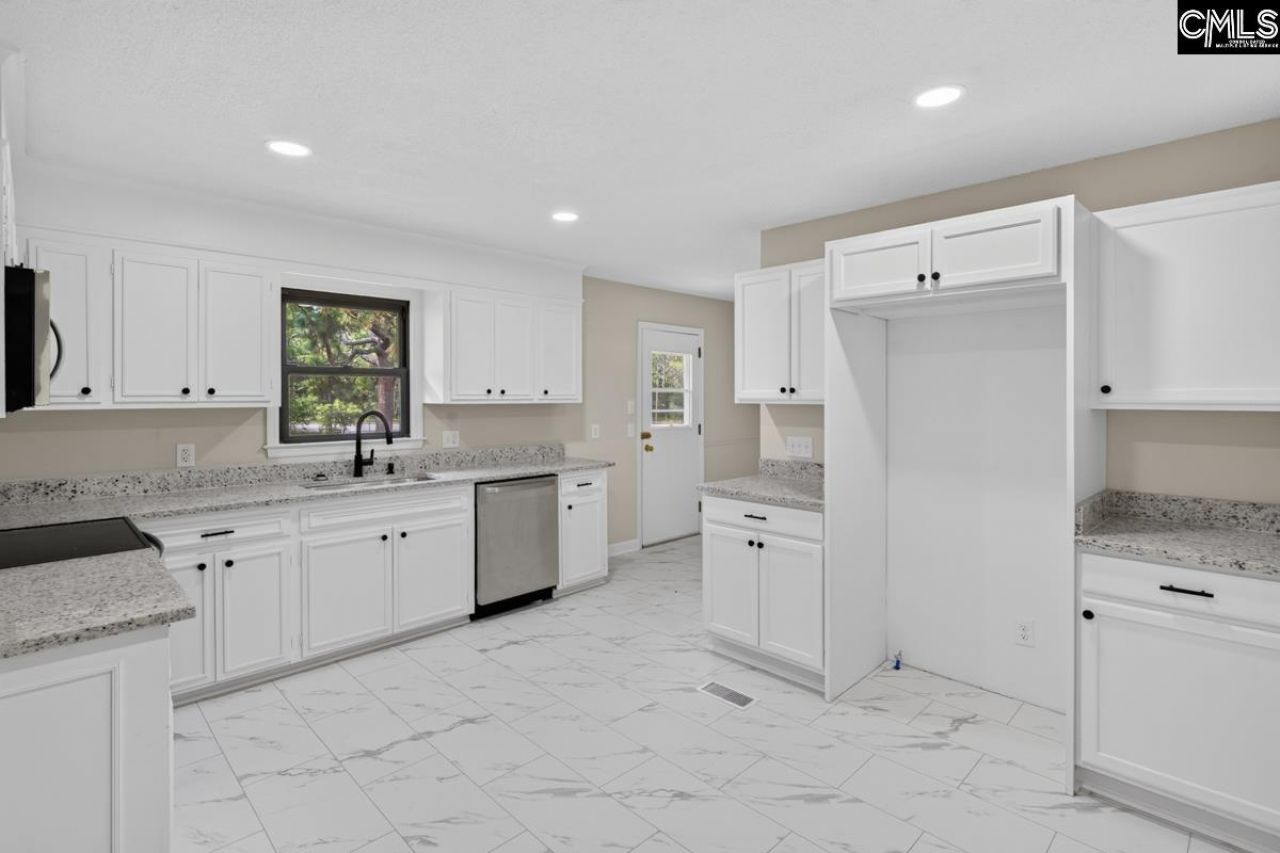 1101 W Fairhill Drive  Photo 4