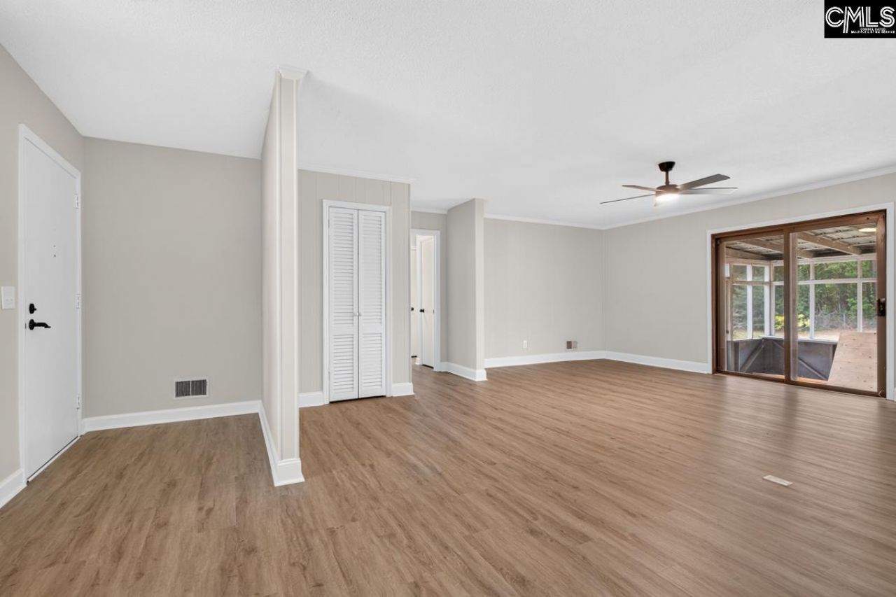 1101 W Fairhill Drive  Photo 6