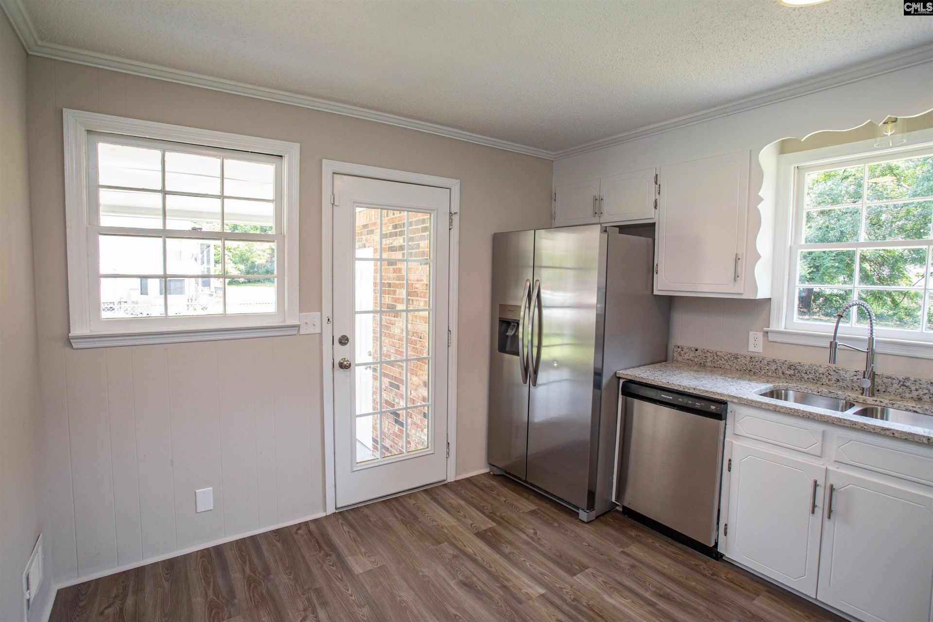 2112 Bateman Boulevard  Photo 4