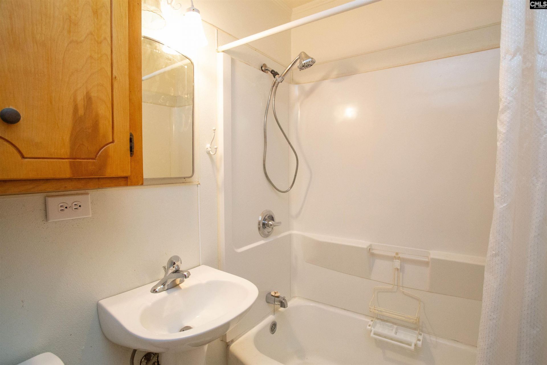 1411 Woodlawn Drive  Photo 11