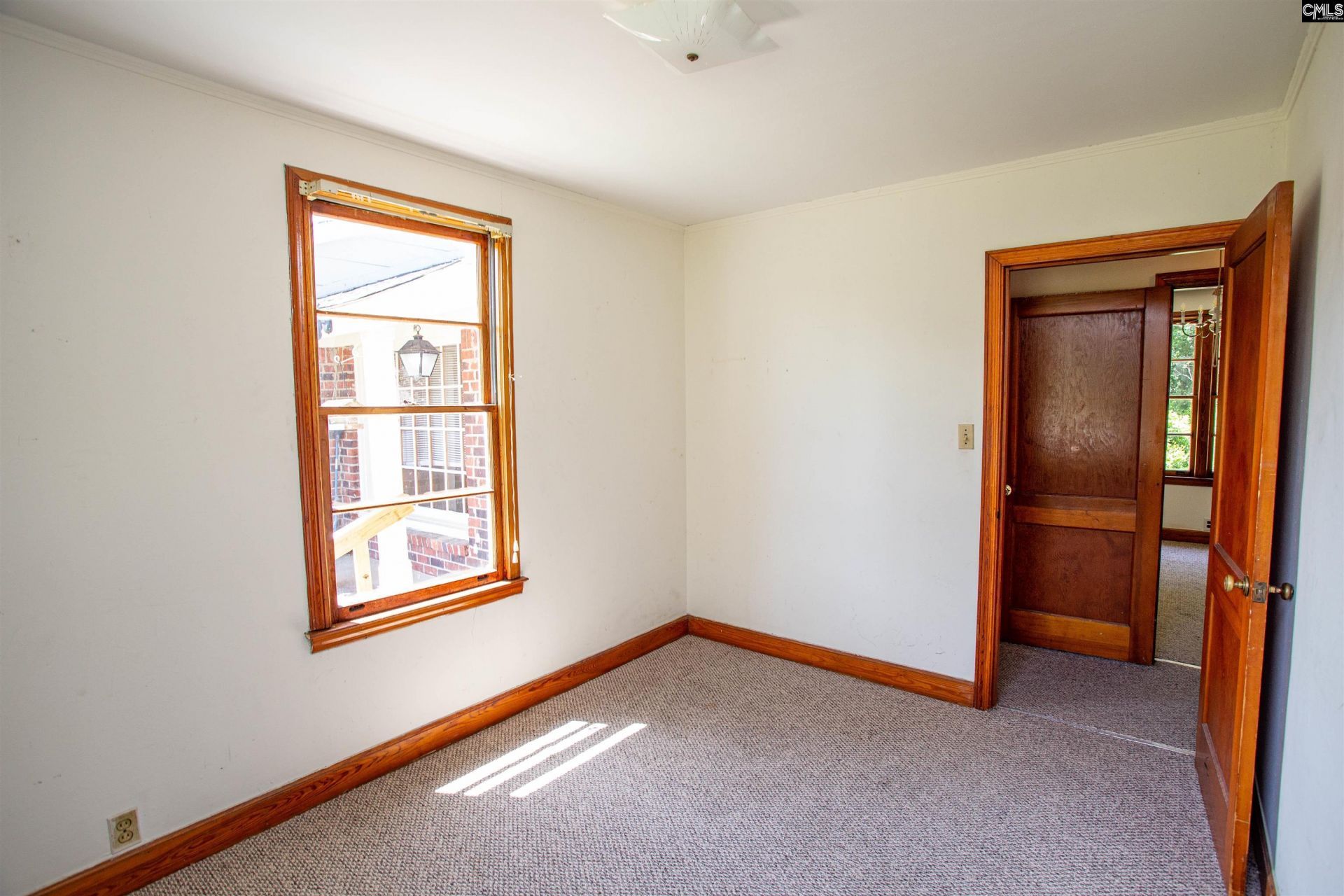 1411 Woodlawn Drive  Photo 9