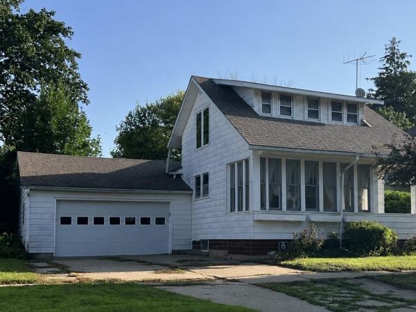 109 W Hamilton Street, New Hampton, IA 50659
