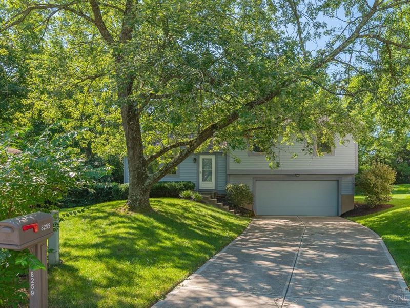 8259 Ravenwood Way, West Chester, OH 45069 Photo 1