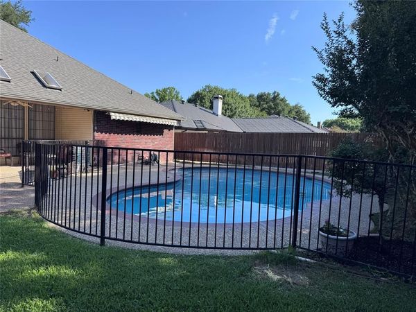 2105 Sleepy Hollow Drive, Arlington, TX 76006