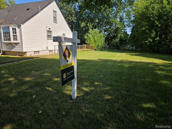 20738 Carlysle Street, Dearborn, Mi 48124