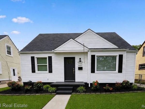 25246 Hayes rd , Roseville, MI 48066