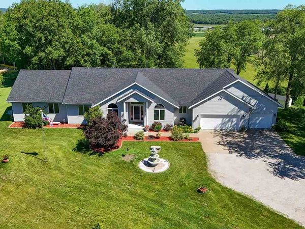 2963 170th St, South Amana, IA 52334