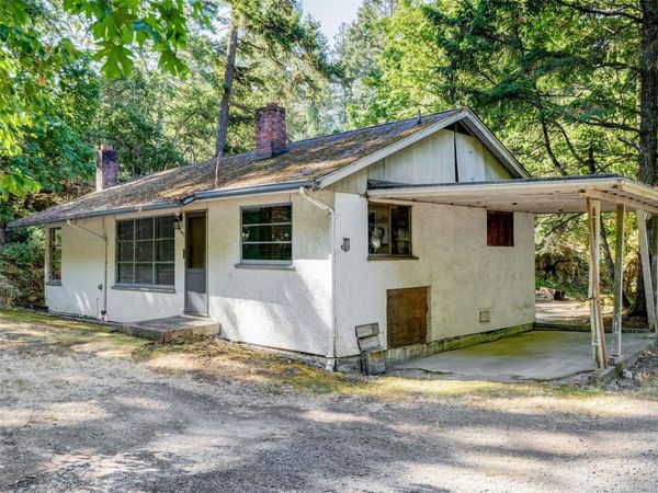 5142 West Saanich Rd , Saanich, BC V9E 2E7