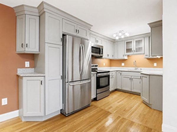 8 Riverside St, Unit 3-3, Watertown, MA 02472