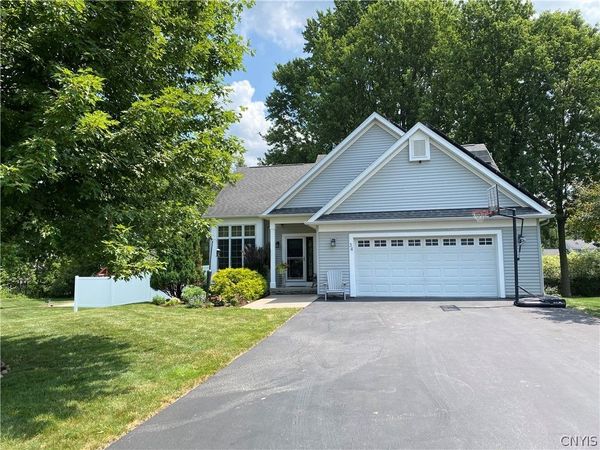 34 Fawncrest Boulevard , New Hartford, NY 13413