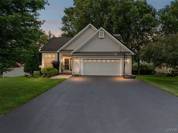 34 Fawncrest Boulevard, New Hartford, NY 13413