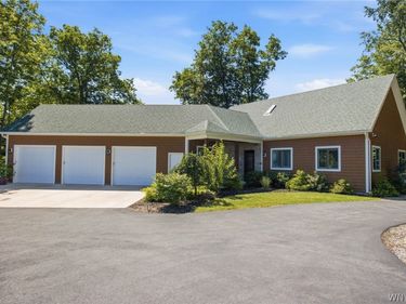 10977 Silver Road, East Bethany, NY 14054