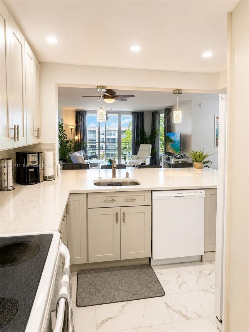 9420 Poinciana Pl , Unit 417, Davie, FL 33324 Photo