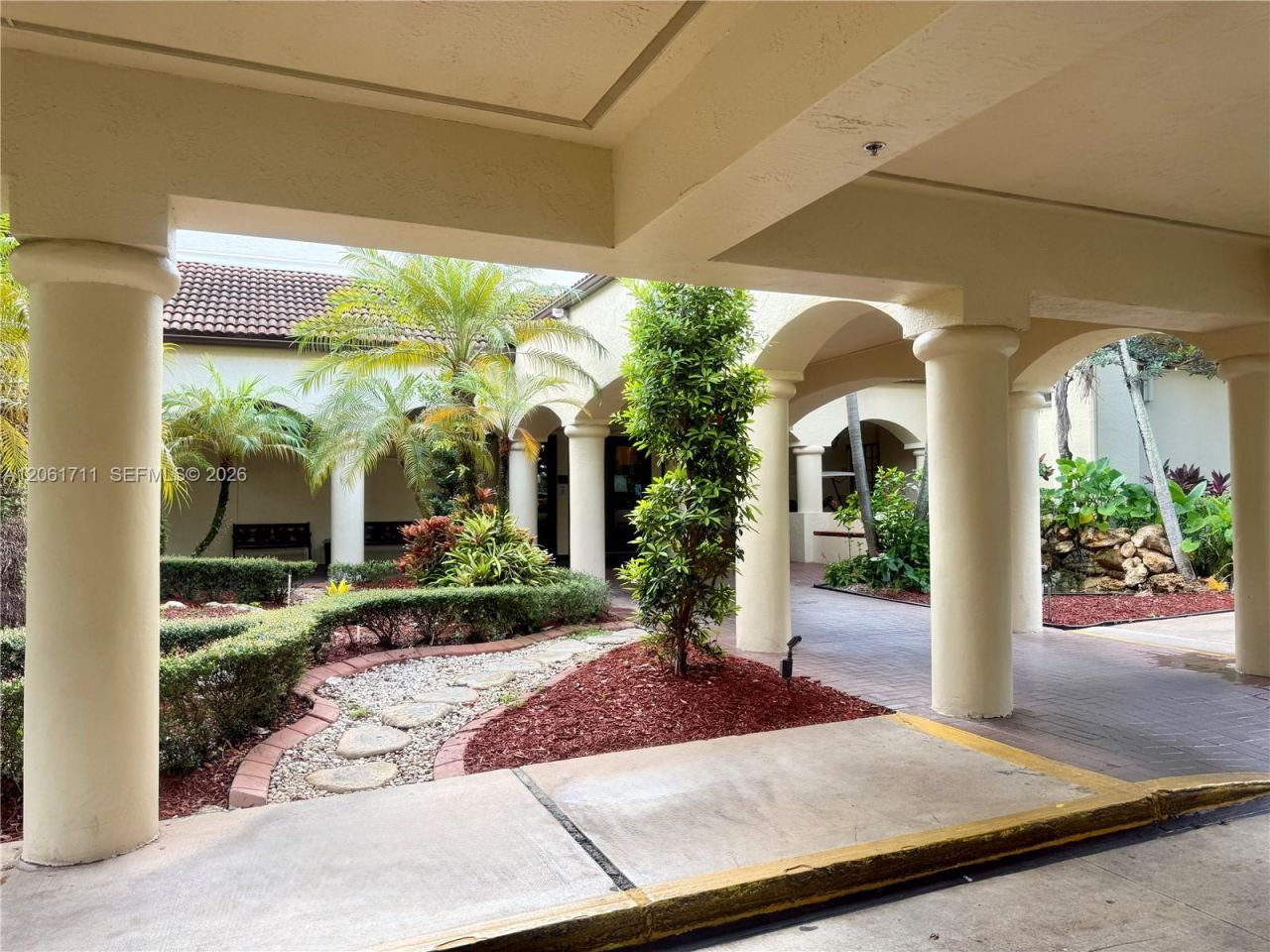 9420 Poinciana Pl , Unit 417, Davie, FL 33324 Photo