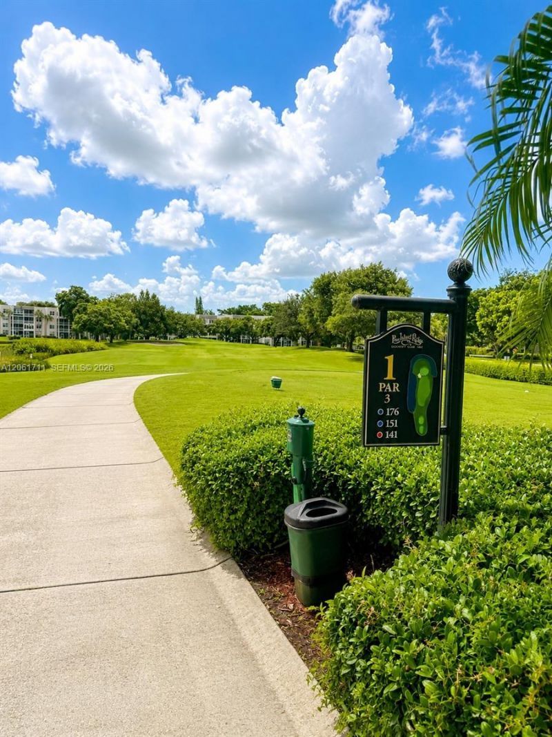 9420 Poinciana Pl , Unit 417, Davie, FL 33324 Photo