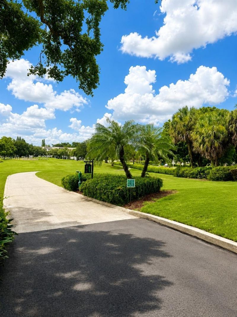 9420 Poinciana Pl , Unit 417, Davie, FL 33324 Photo