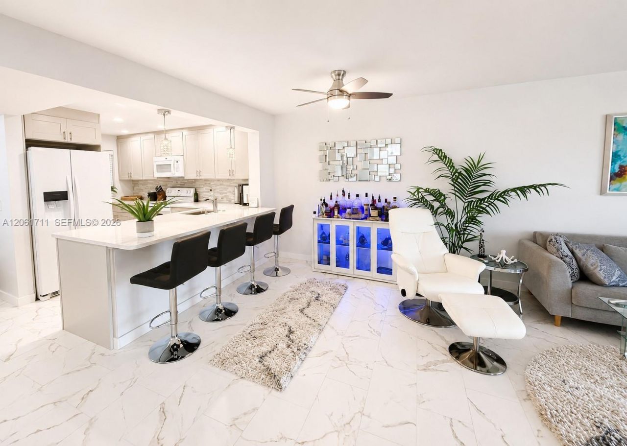 9420 Poinciana Pl , Unit 417, Davie, FL 33324 Photo