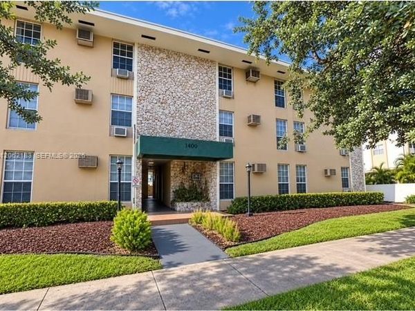 1400 S Douglas Rd, Unit 11, Coral Gables, FL 33134