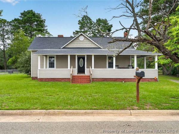 423 E Edinborough Avenue, Raeford, NC 28376