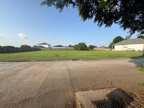 8436 FAIRFAX Drive , Chalmette, LA 70043