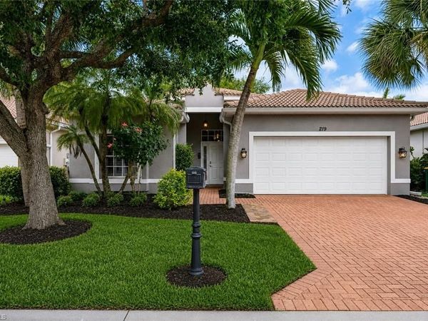 219 Glen Eagle CIR, NAPLES, FL 34104