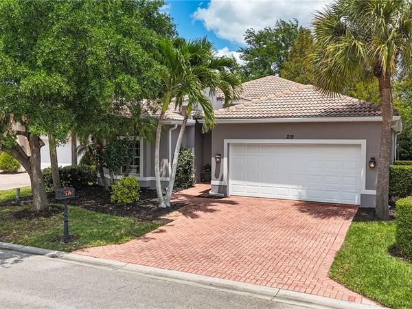 219 Glen Eagle CIR, NAPLES, FL 34104