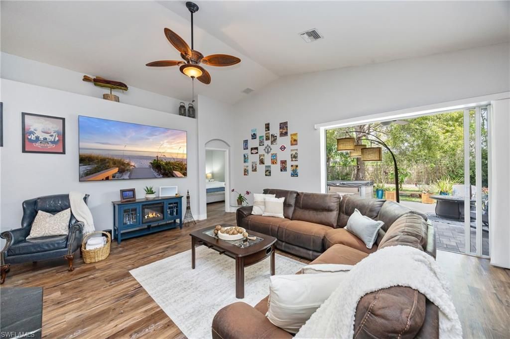 219 Glen Eagle Cir , Naples, FL 34104 Photo