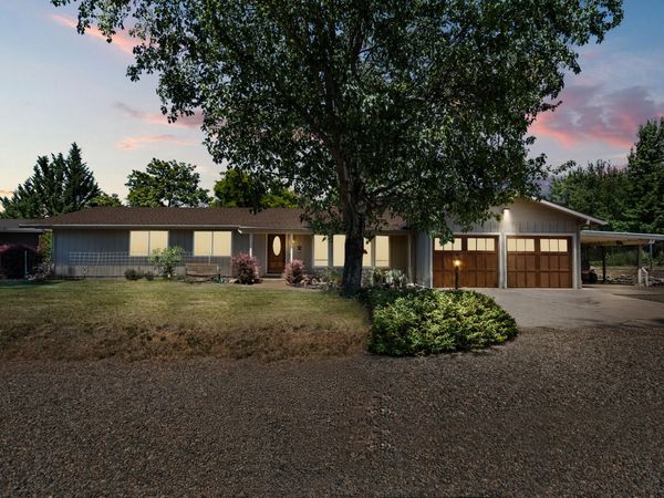 4050 Dark Hollow Road, Medford, OR 97501