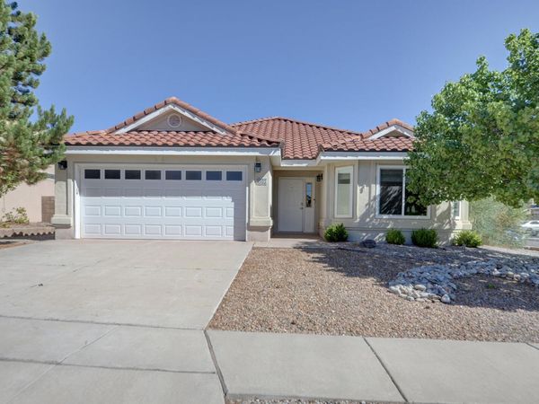7505 Brianne Avenue NW, Albuquerque, NM 87114