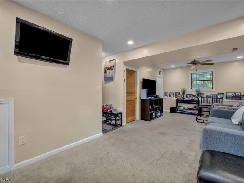 19020 Watercrest Avenue , Maple Heights, OH 44137 Photo 20