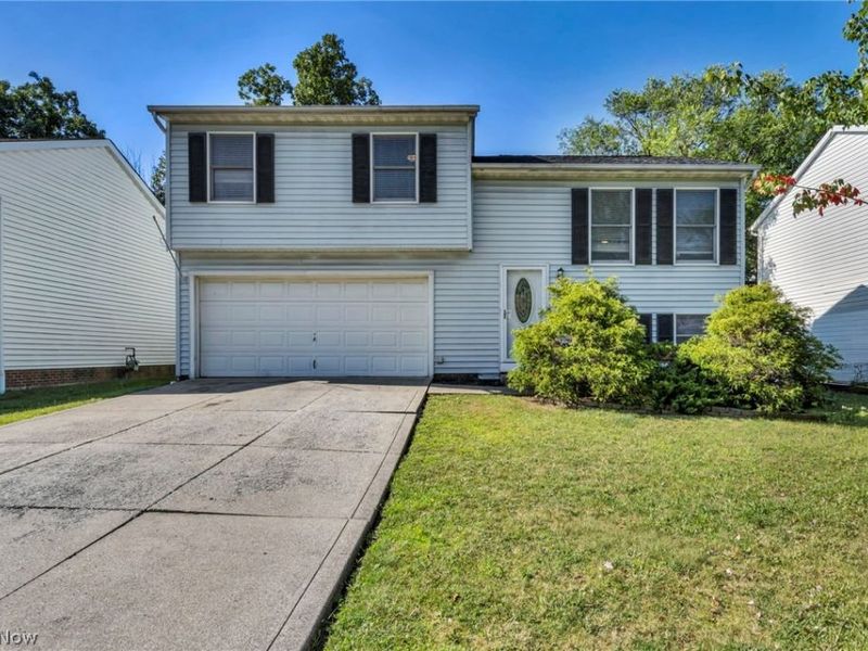 19020 Watercrest Avenue , Maple Heights, OH 44137 Photo 3