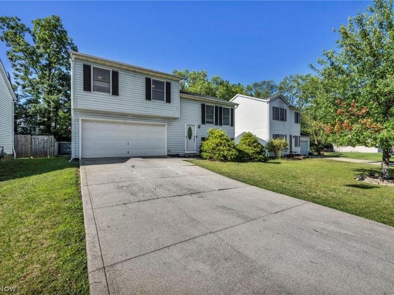 19020 Watercrest Avenue , Maple Heights, OH 44137 Photo 4