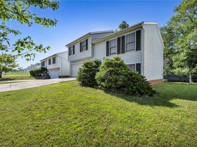 19020 Watercrest Avenue , Maple Heights, OH 44137 Photo 5