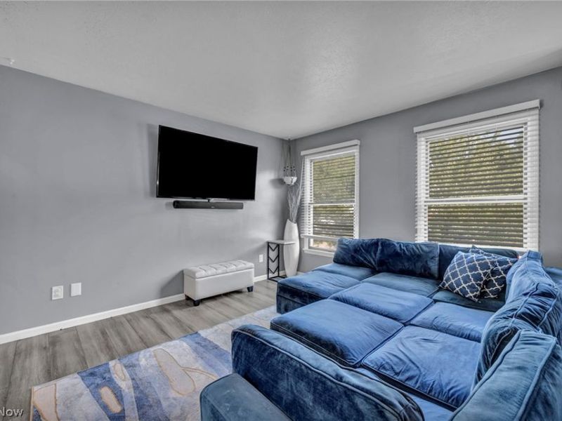 19020 Watercrest Avenue , Maple Heights, OH 44137 Photo 7