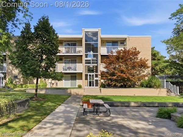 4909 Crooks Road, Unit C11, Royal Oak, Mi 48073