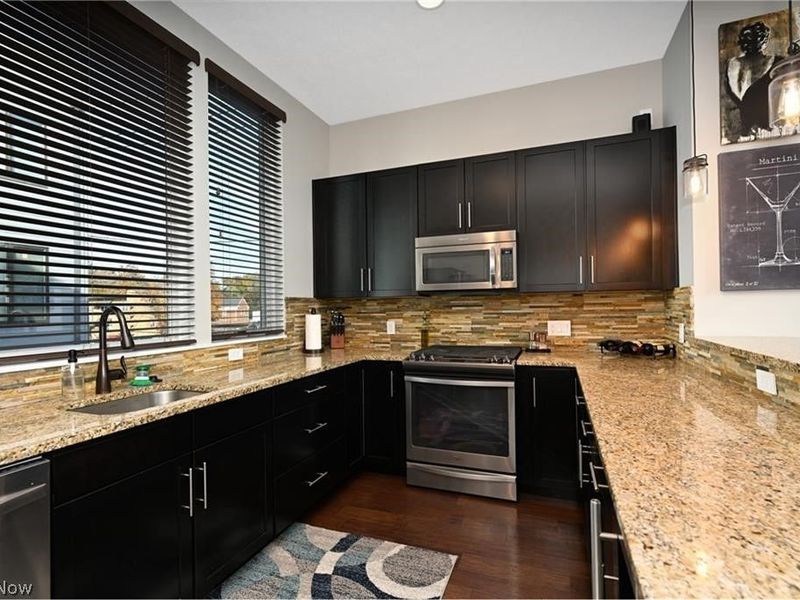 18875 Riversouth Terrace, Unit 7, Fairview Park, OH 44126 Photo 13