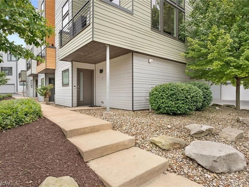18875 Riversouth Terrace, Unit 7, Fairview Park, OH 44126 Photo 2