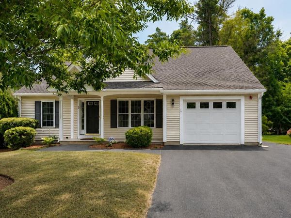 2 Dixon Drive, Litchfield, NH 03052