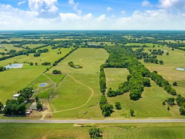 2606 Farm Road 412 , Clarksville, TX 75426