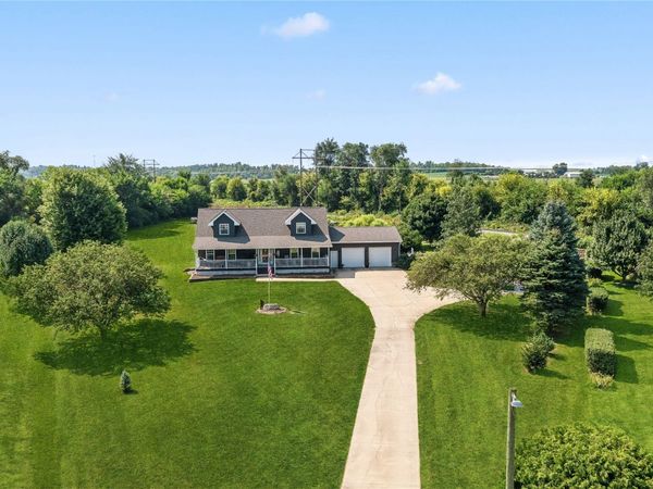 1065 Shae Drive , Palo, IA 52324